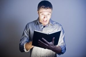Este pacat sa citesti Biblia in baie?
